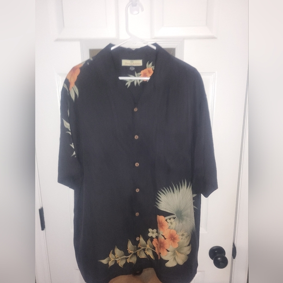 Tommy Bahama Button Down - Picture 1 of 4